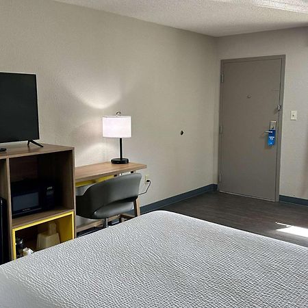Days Inn By Wyndham Columbia Ne Fort Jackson Εξωτερικό φωτογραφία