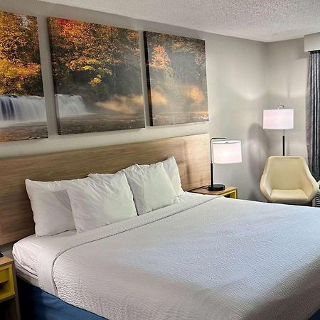 Days Inn By Wyndham Columbia Ne Fort Jackson Εξωτερικό φωτογραφία