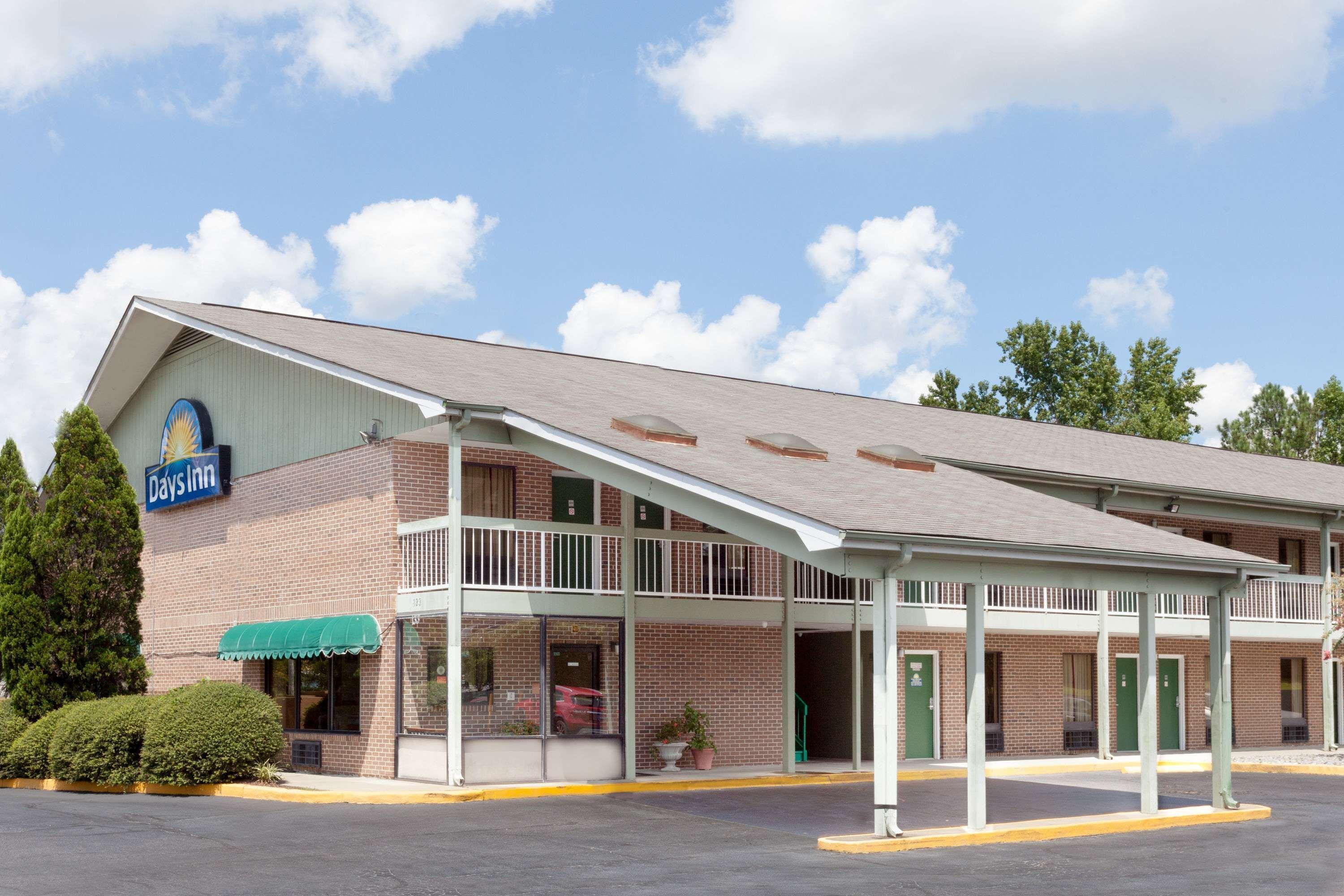 Days Inn By Wyndham Columbia Ne Fort Jackson Εξωτερικό φωτογραφία