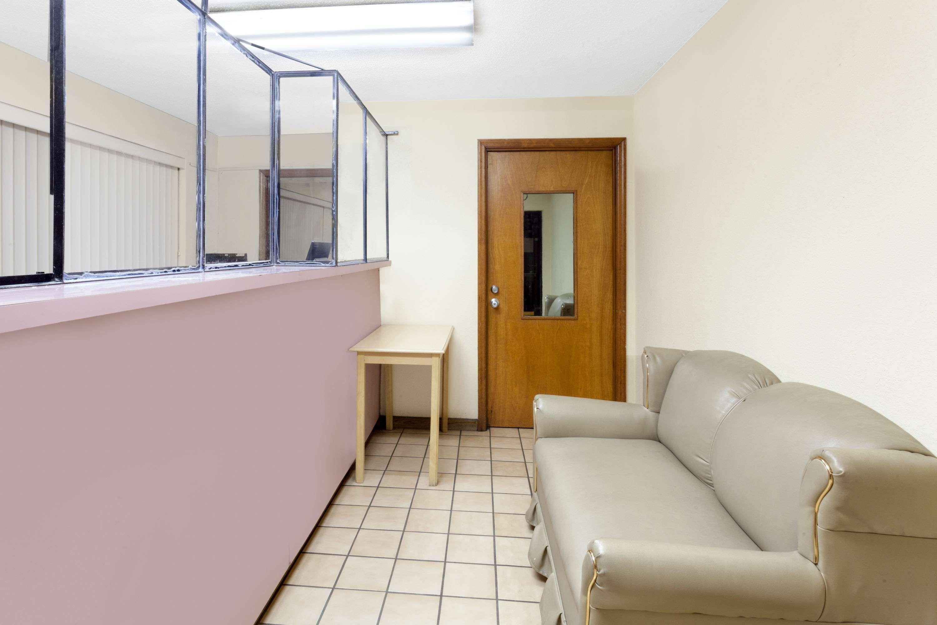 Days Inn By Wyndham Columbia Ne Fort Jackson Εξωτερικό φωτογραφία