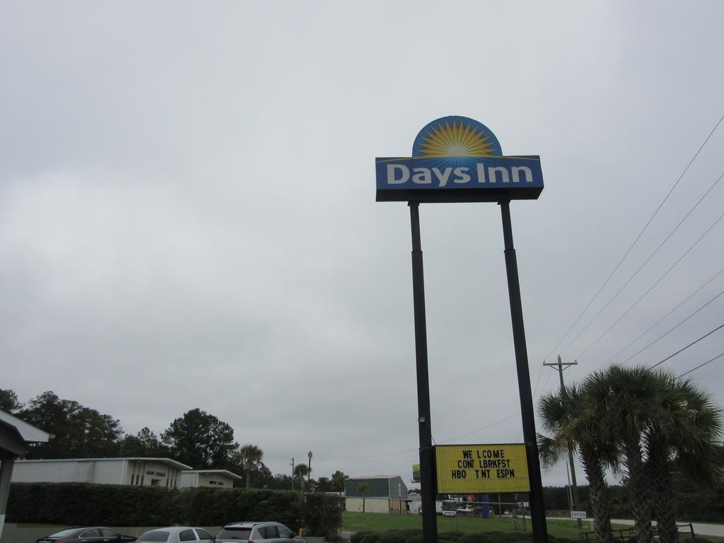 Days Inn By Wyndham Columbia Ne Fort Jackson Εξωτερικό φωτογραφία