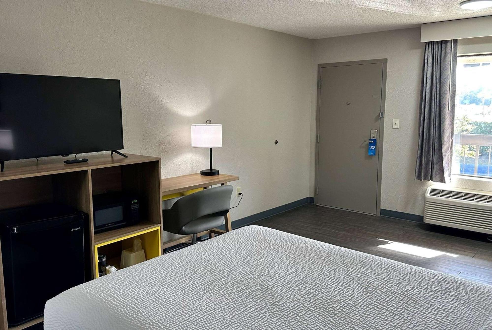 Days Inn By Wyndham Columbia Ne Fort Jackson Εξωτερικό φωτογραφία