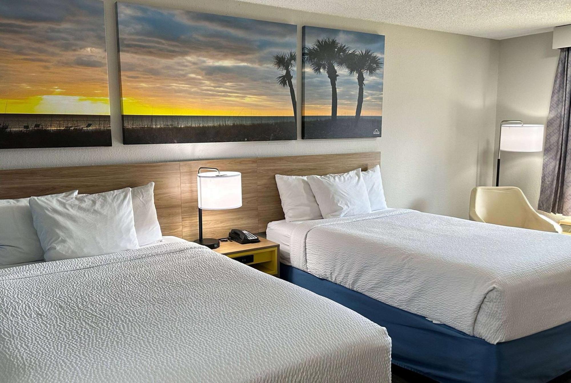 Days Inn By Wyndham Columbia Ne Fort Jackson Εξωτερικό φωτογραφία