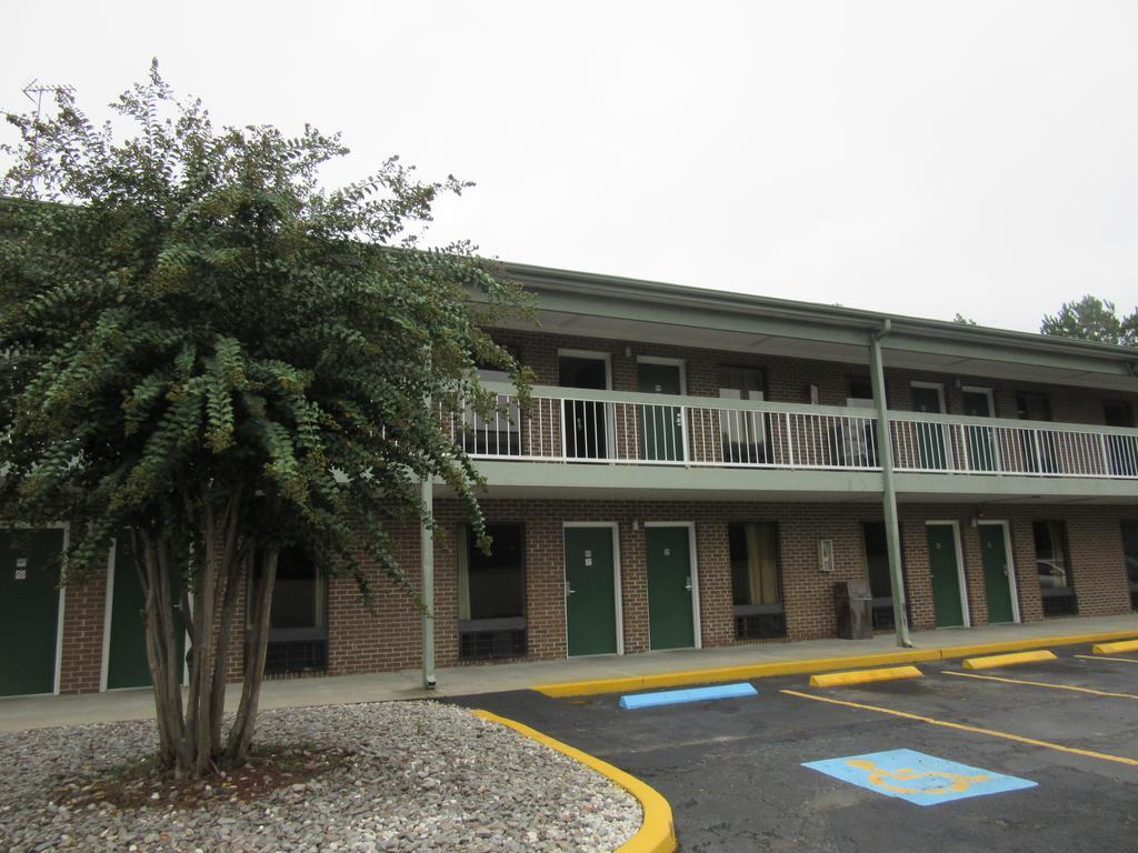 Days Inn By Wyndham Columbia Ne Fort Jackson Εξωτερικό φωτογραφία