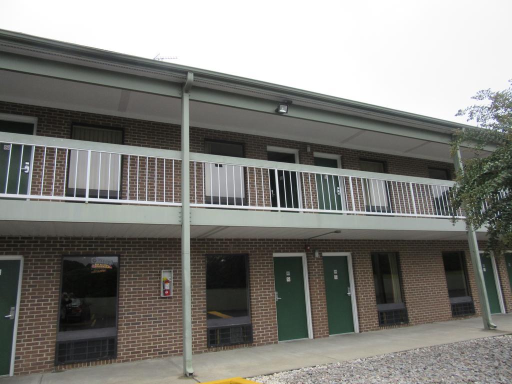 Days Inn By Wyndham Columbia Ne Fort Jackson Εξωτερικό φωτογραφία