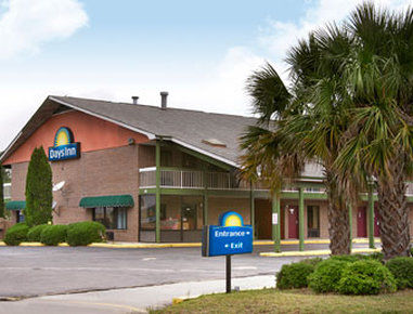 Days Inn By Wyndham Columbia Ne Fort Jackson Εξωτερικό φωτογραφία